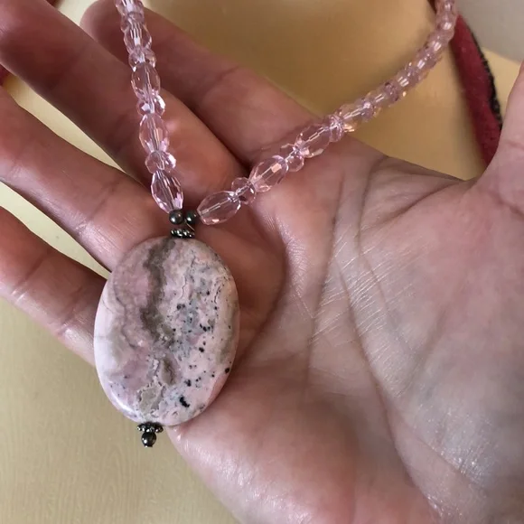 Pink crystal with stone pendant necklace - Picture 2 of 8
